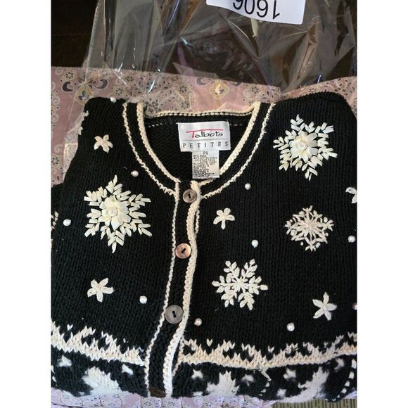 Black & White Snowflake Pattern Cardigan Sweater With Christmas Trees cozy warm - Picture 6 of 12